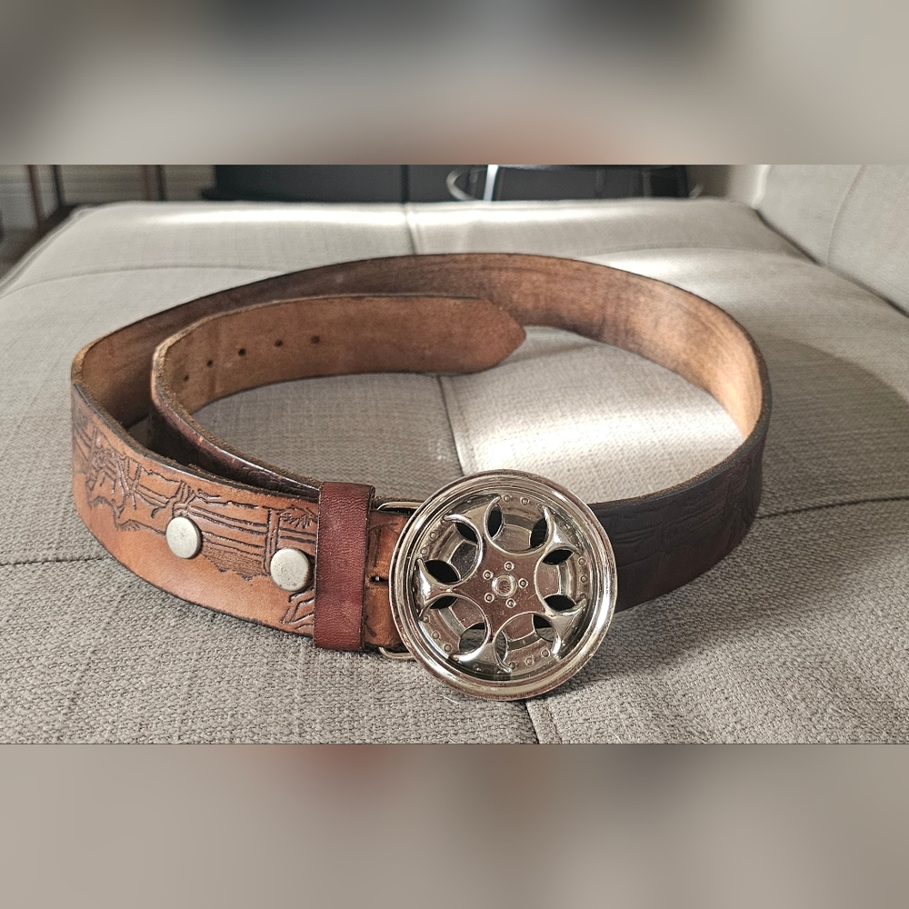 GENUINE LEATHER Belt W/ SPINNER RIM BUCKLE!! Size 44 MENS